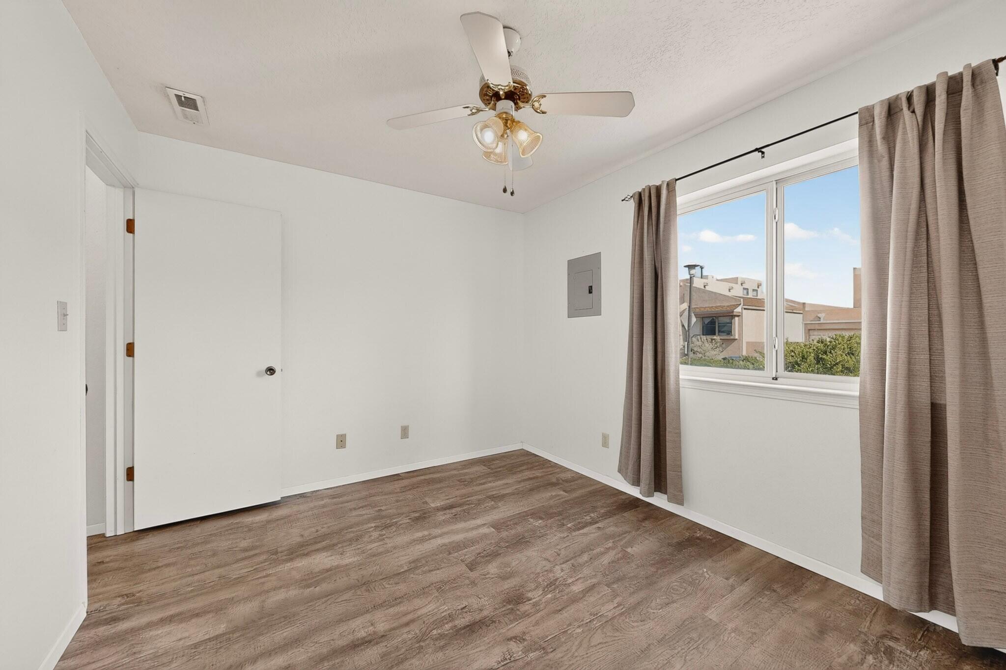 Photo 6 — 9108 Osuna Place NE