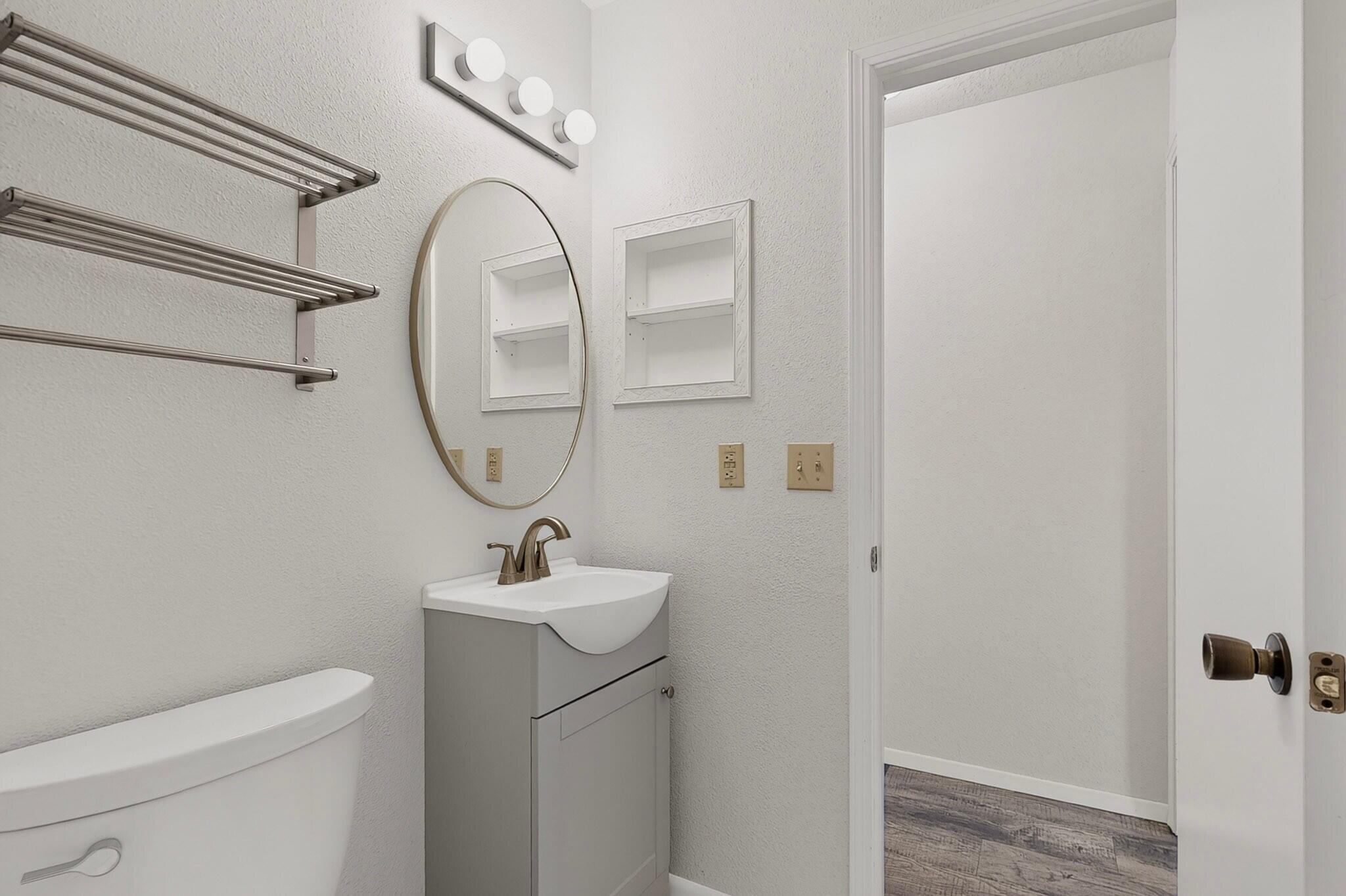 Photo 4 — 9108 Osuna Place NE