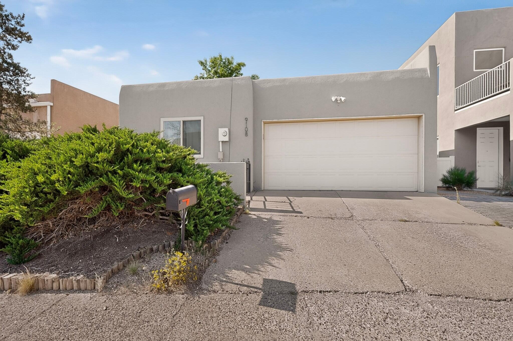 Photo 2 — 9108 Osuna Place NE