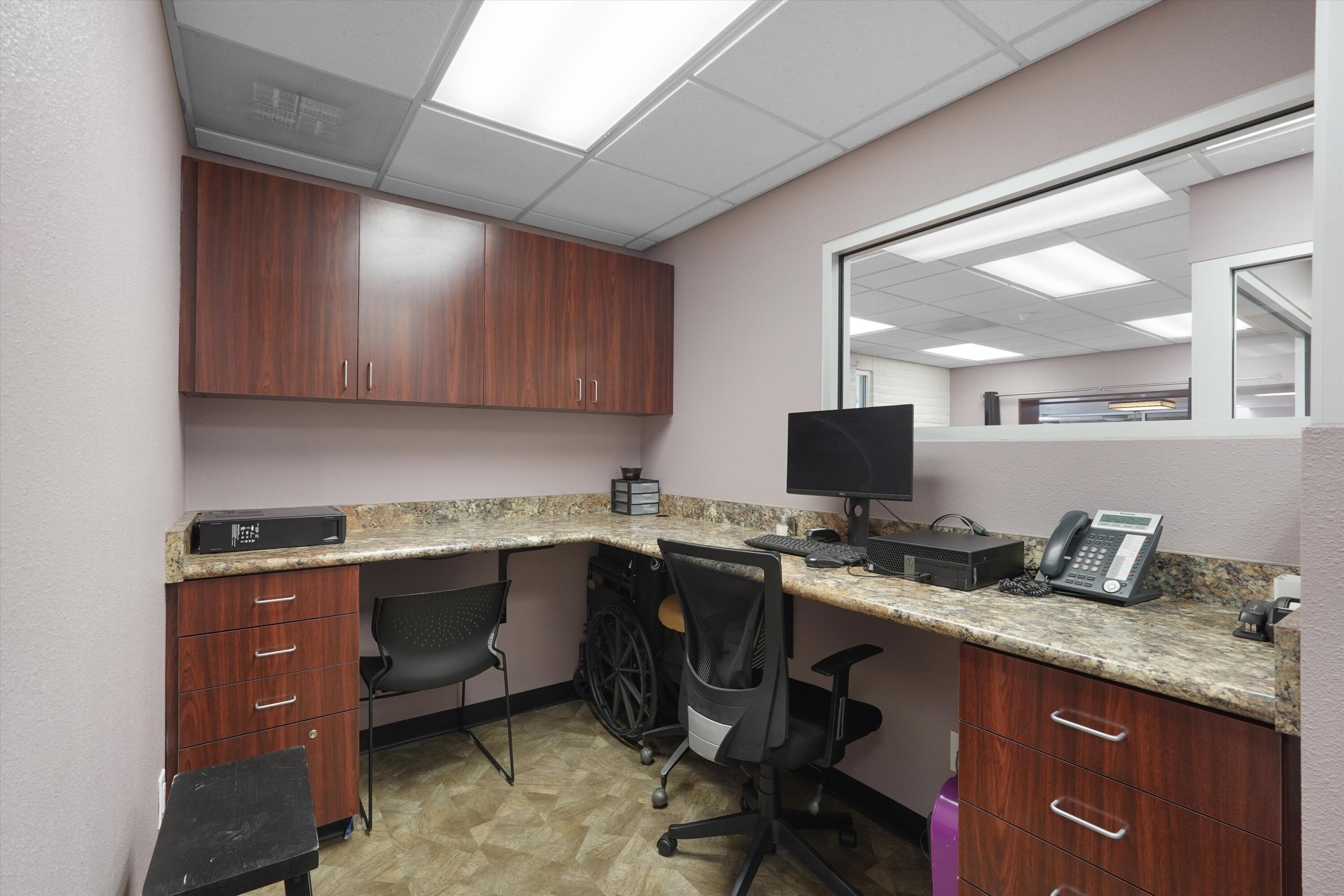 Photo 9 — 718 Lomas Boulevard NW