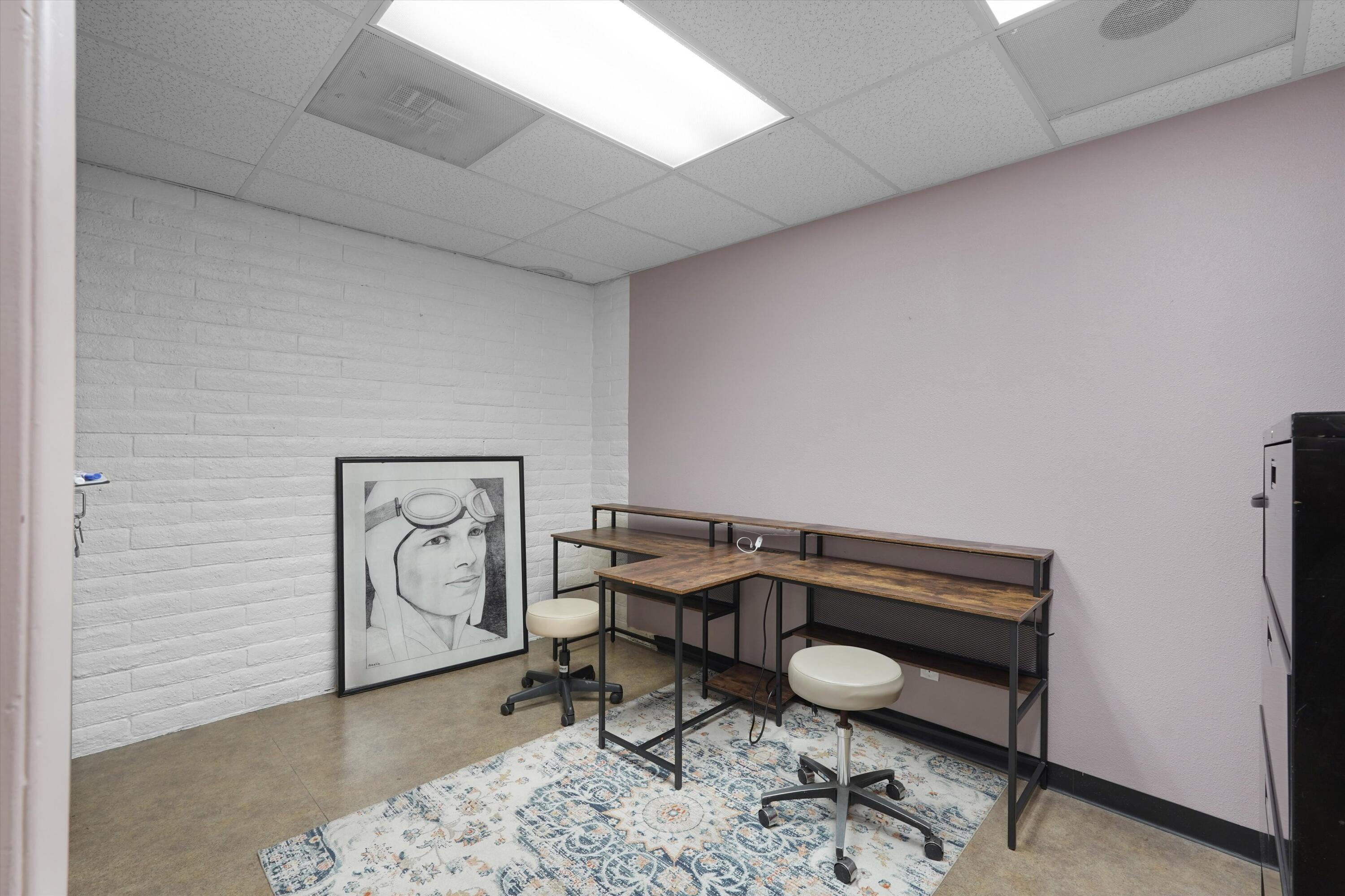 Photo 11 — 718 Lomas Boulevard NW