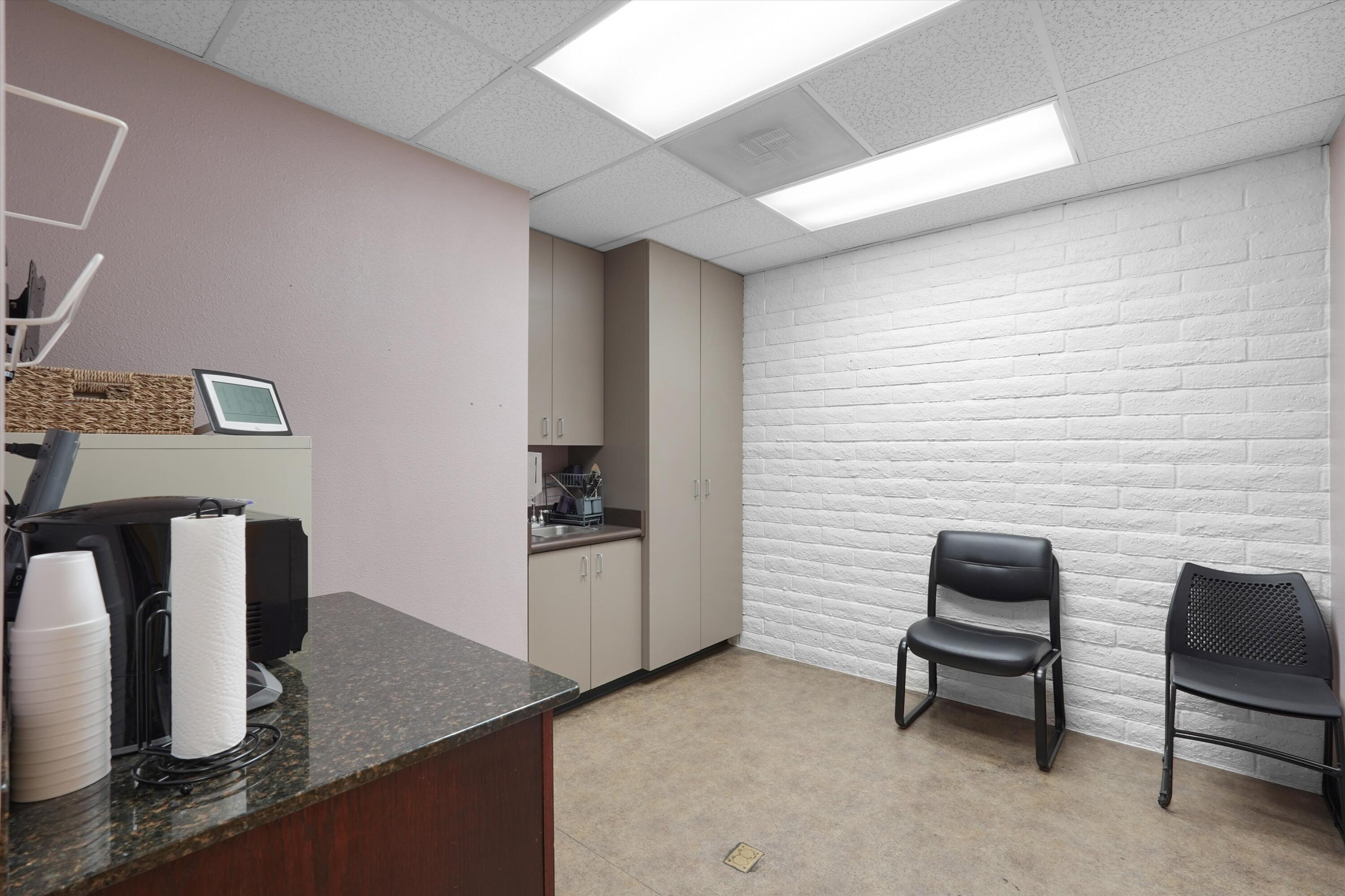 Photo 13 — 718 Lomas Boulevard NW