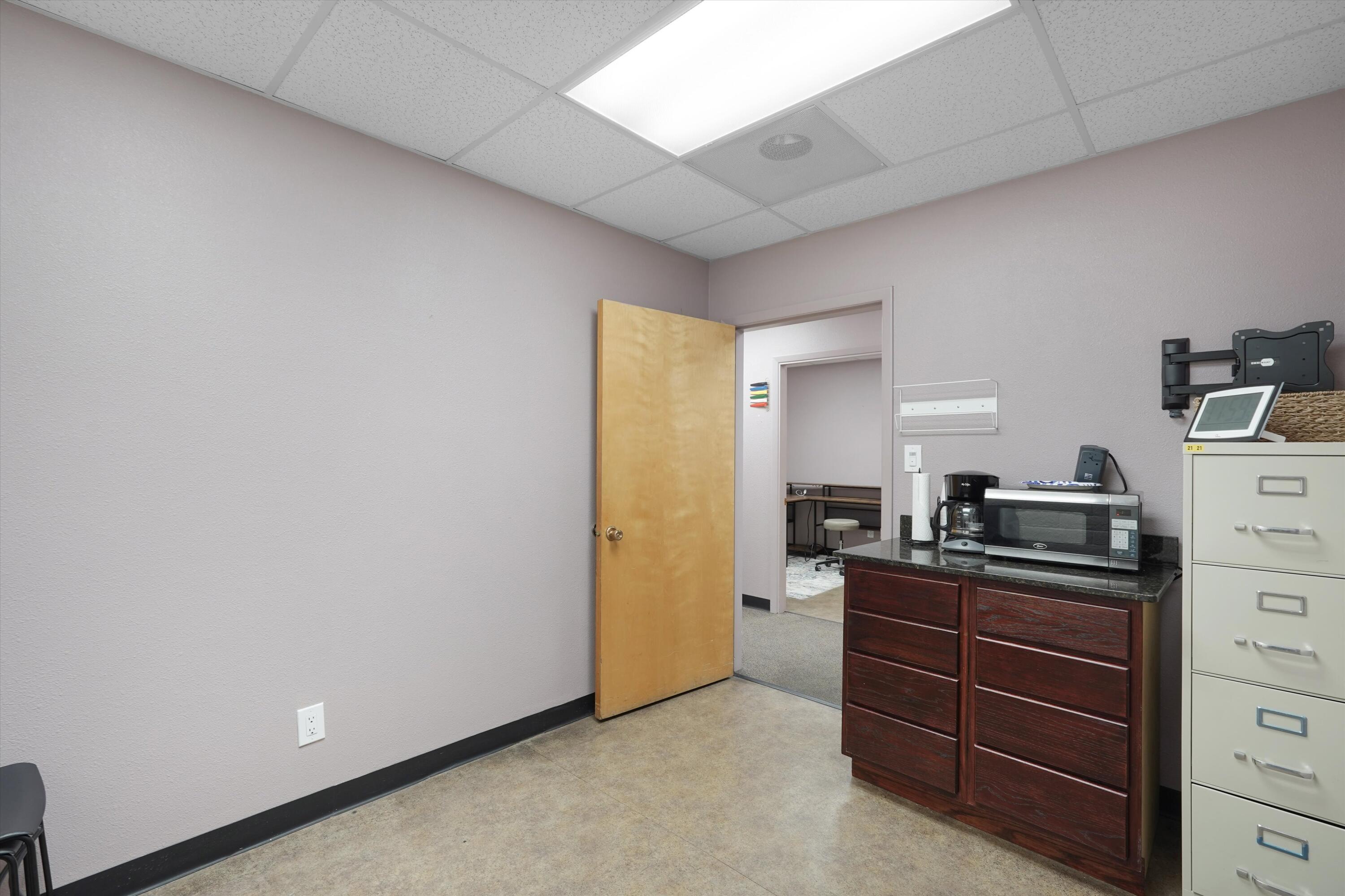 Photo 14 — 718 Lomas Boulevard NW