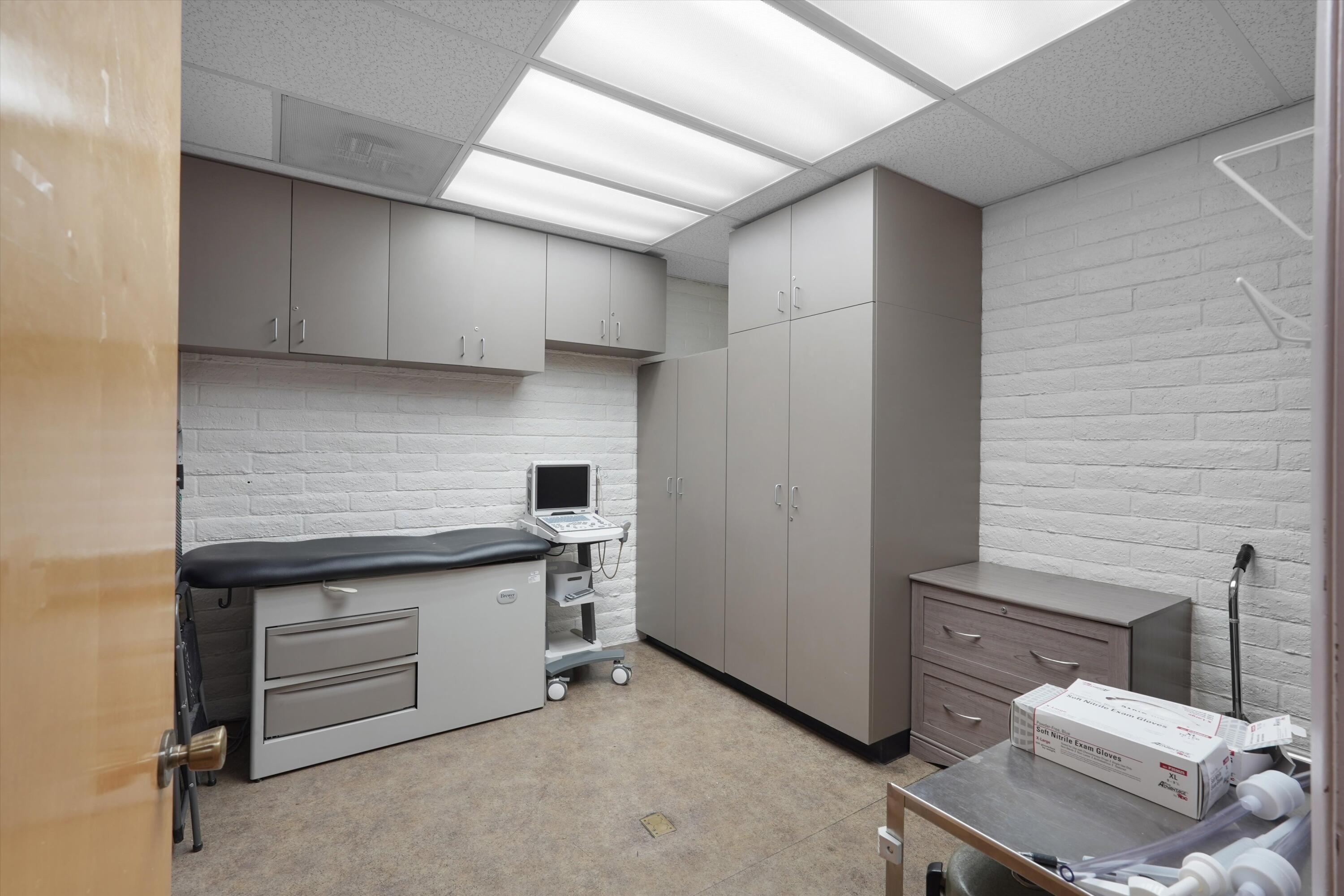 Photo 15 — 718 Lomas Boulevard NW
