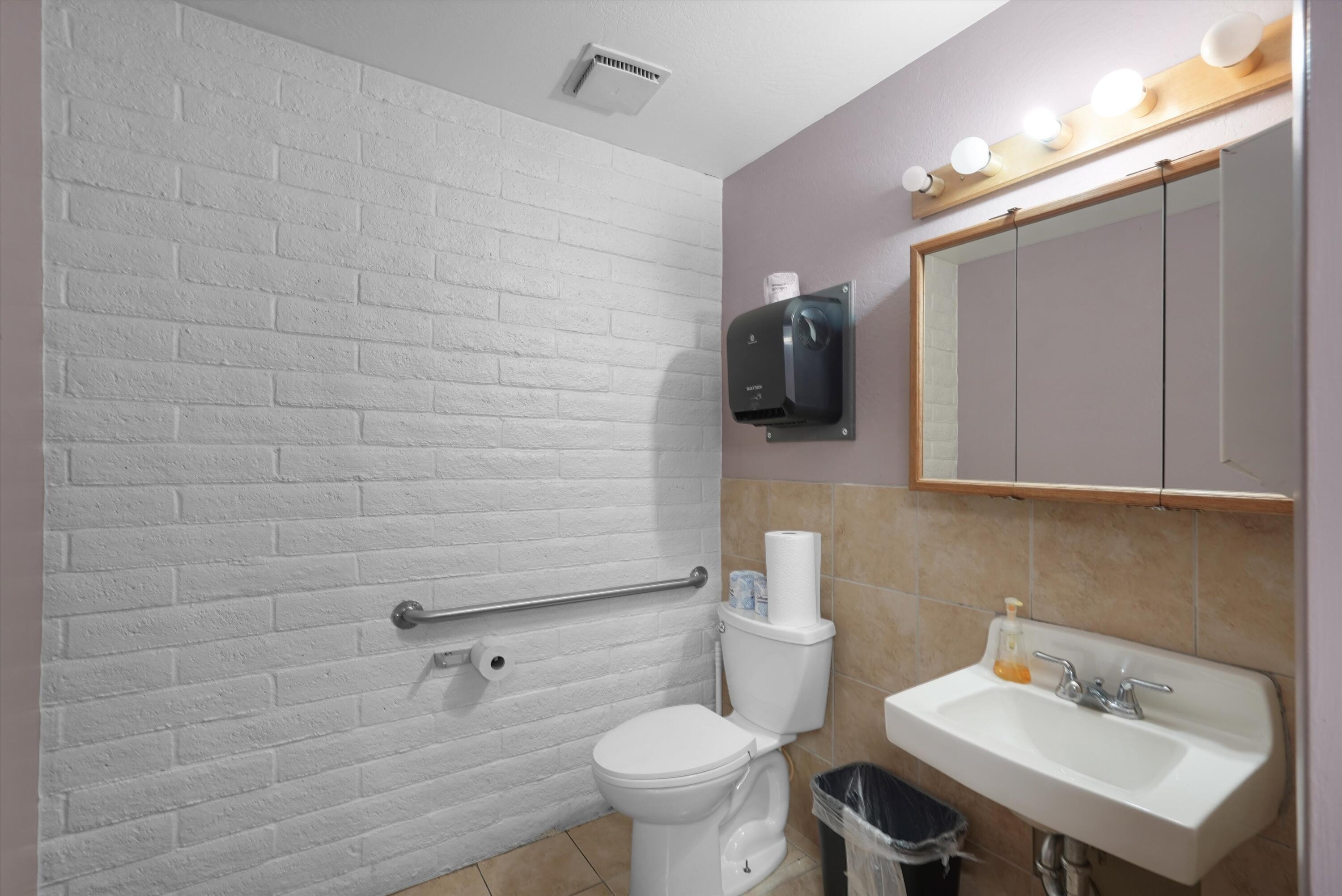 Photo 19 — 718 Lomas Boulevard NW