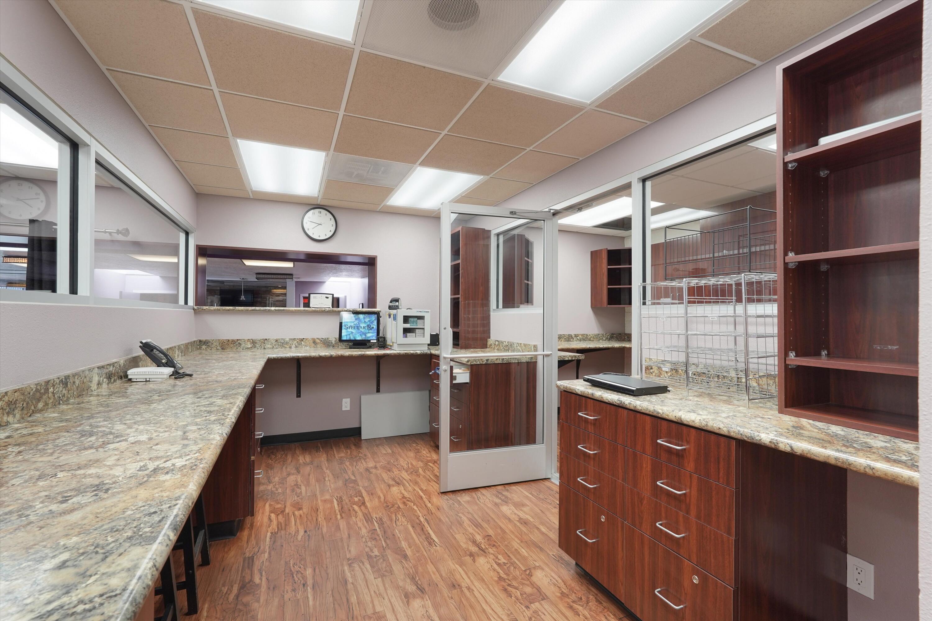 Photo 3 — 718 Lomas Boulevard NW