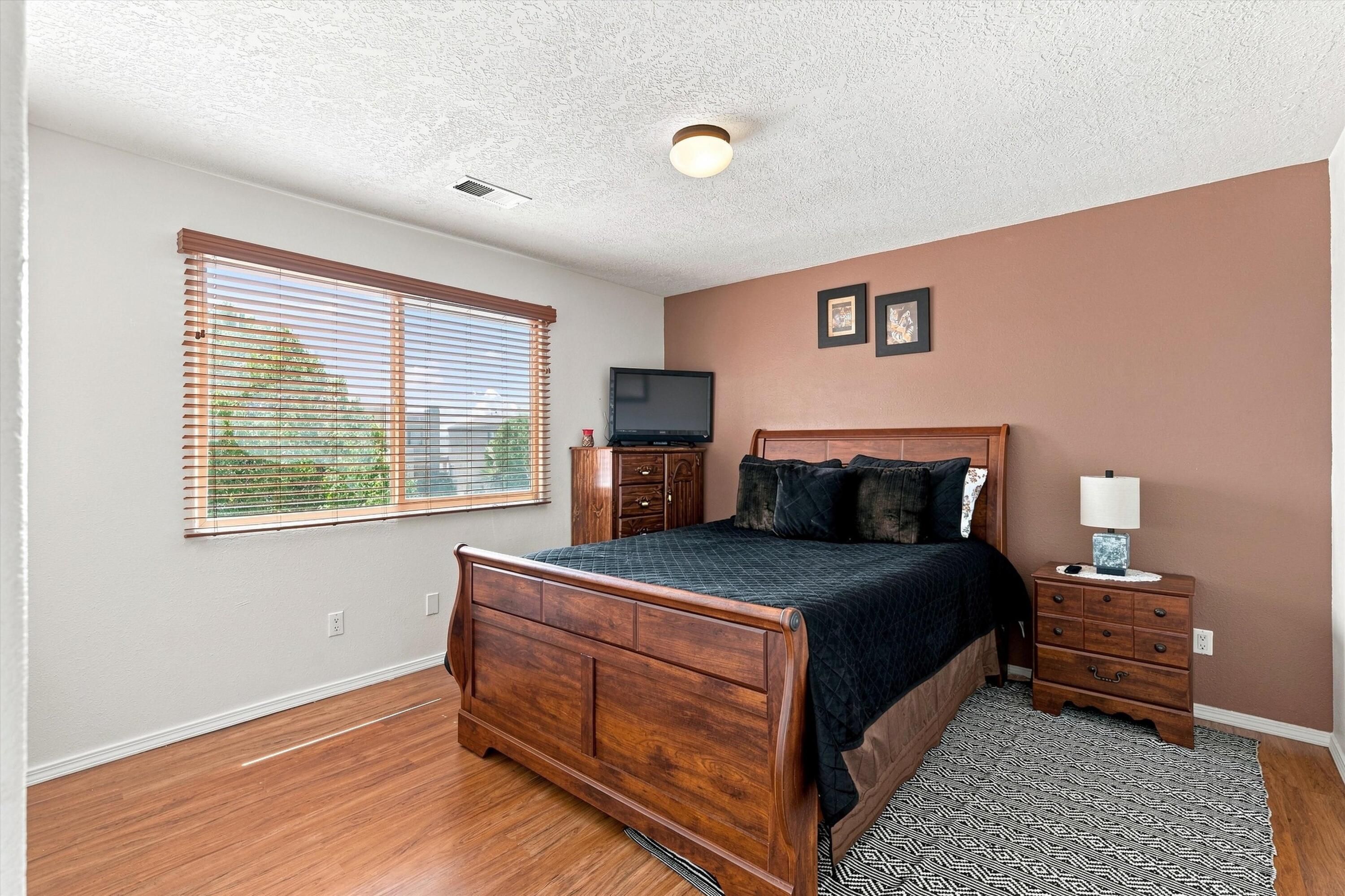 Photo 5 — 3032 Cochiti Street NE