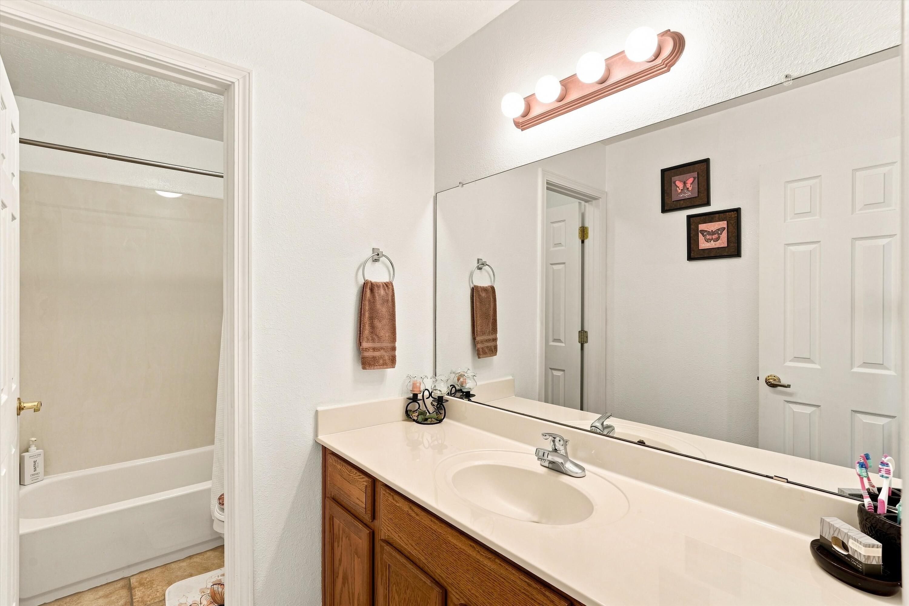 Photo 7 — 3032 Cochiti Street NE