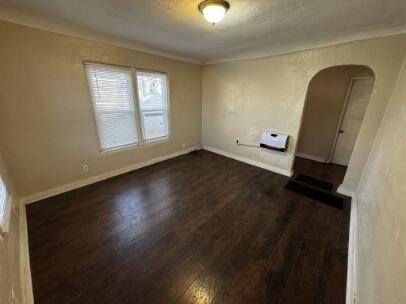 Photo 5 — 502 Headingly Avenue NW