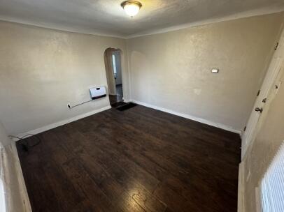 Photo 6 — 502 Headingly Avenue NW