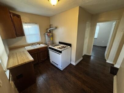 Photo 7 — 502 Headingly Avenue NW