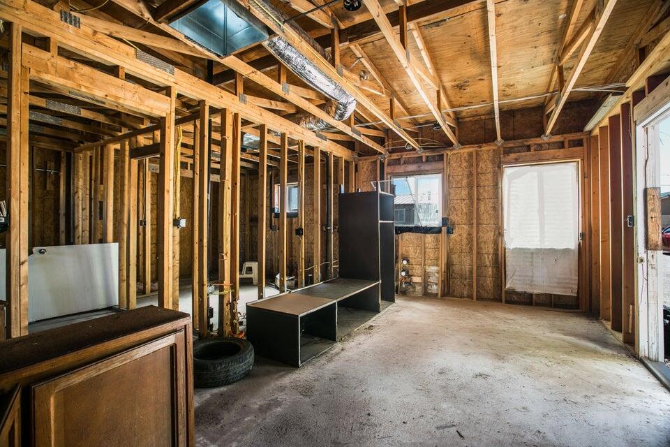 Photo 12 — 502 Headingly Avenue NW