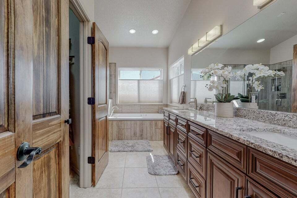 Photo 4 — 8804 Vallejo Place NE