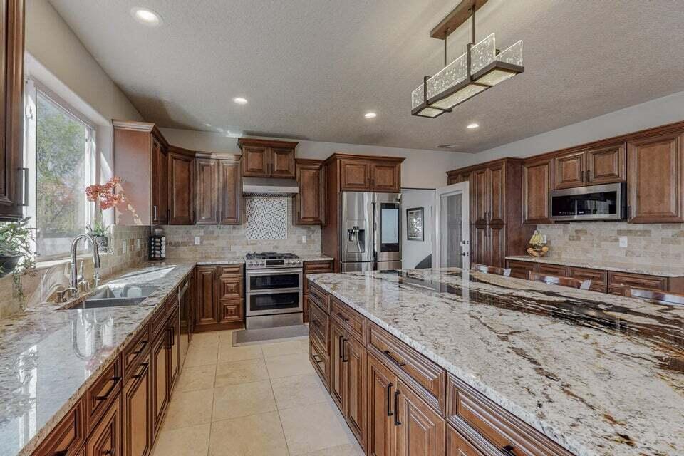 Photo 11 — 8804 Vallejo Place NE