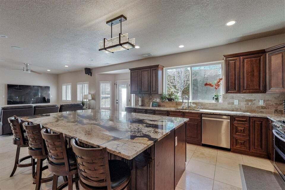 Photo 10 — 8804 Vallejo Place NE