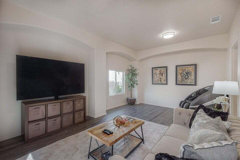 Photo 9 — 8804 Vallejo Place NE