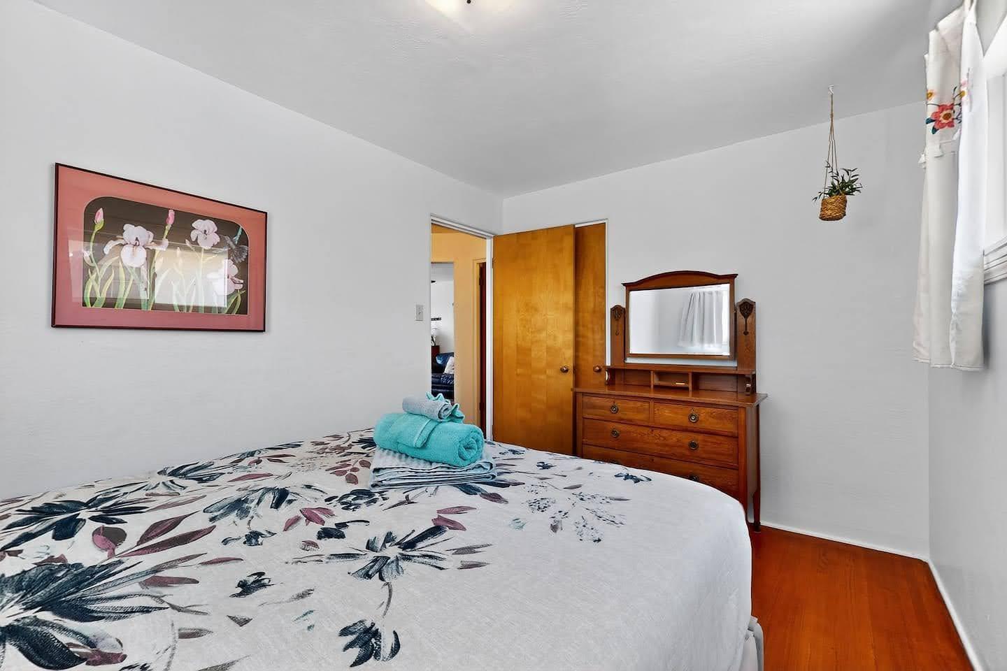 Photo 12 — 735 Jefferson Street NE
