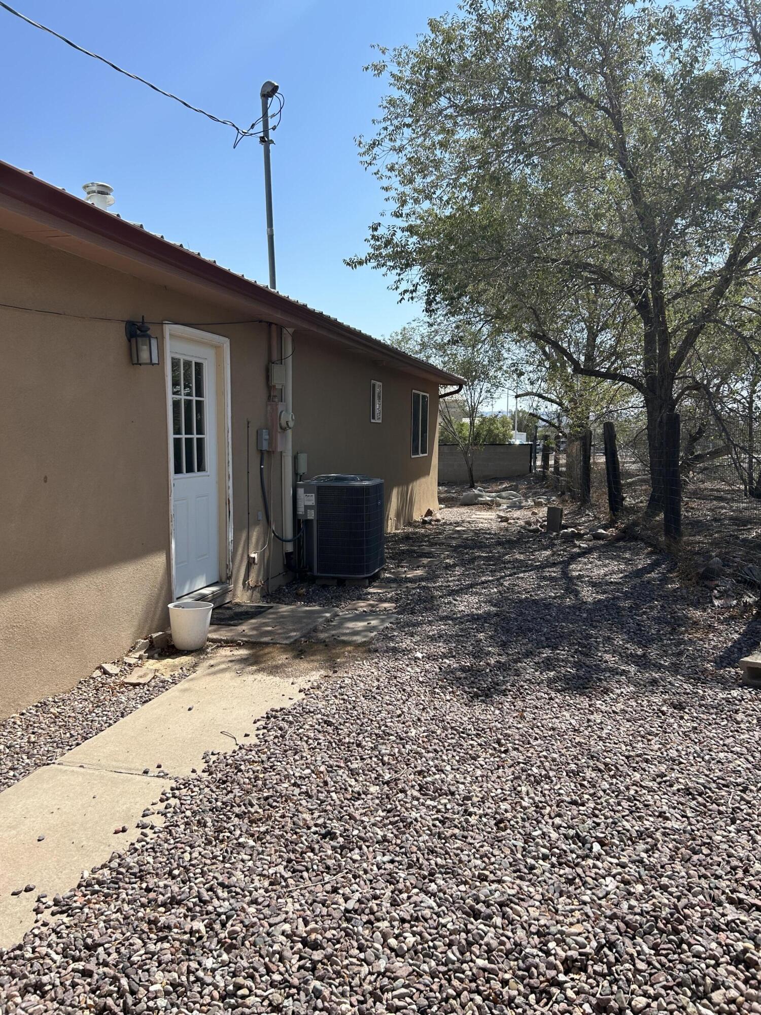 Photo 12 — 602 La Mesa Drive