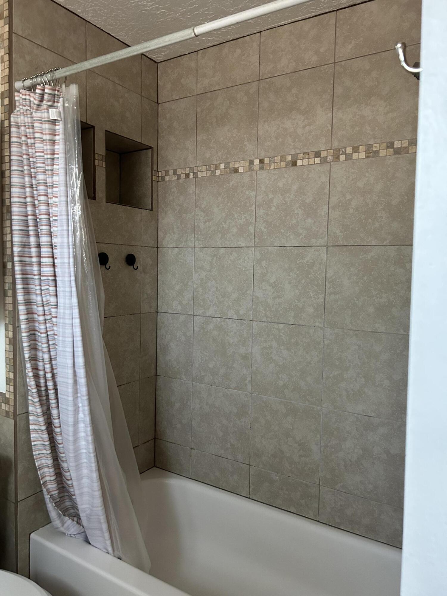 Photo 8 — 602 La Mesa Drive