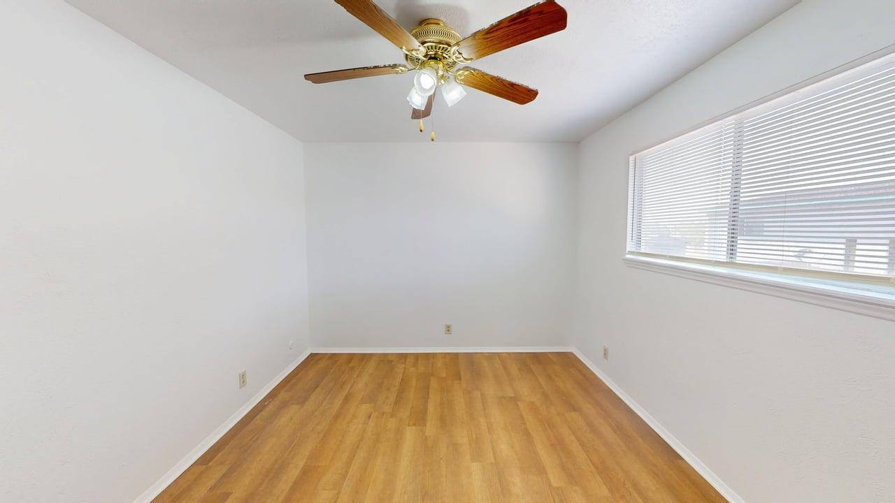 Photo 4 — 808 Ortiz Drive SE