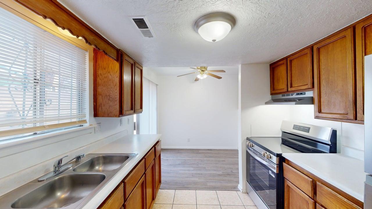 Photo 11 — 808 Ortiz Drive SE
