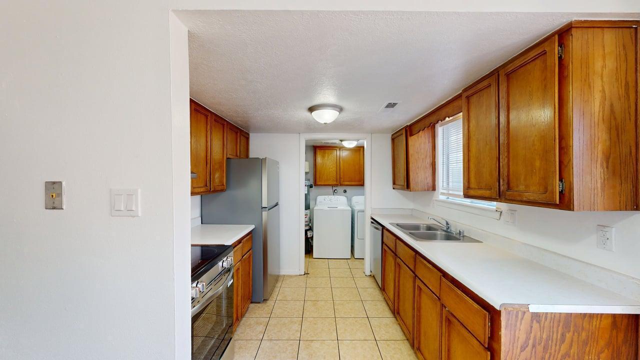 Photo 18 — 808 Ortiz Drive SE
