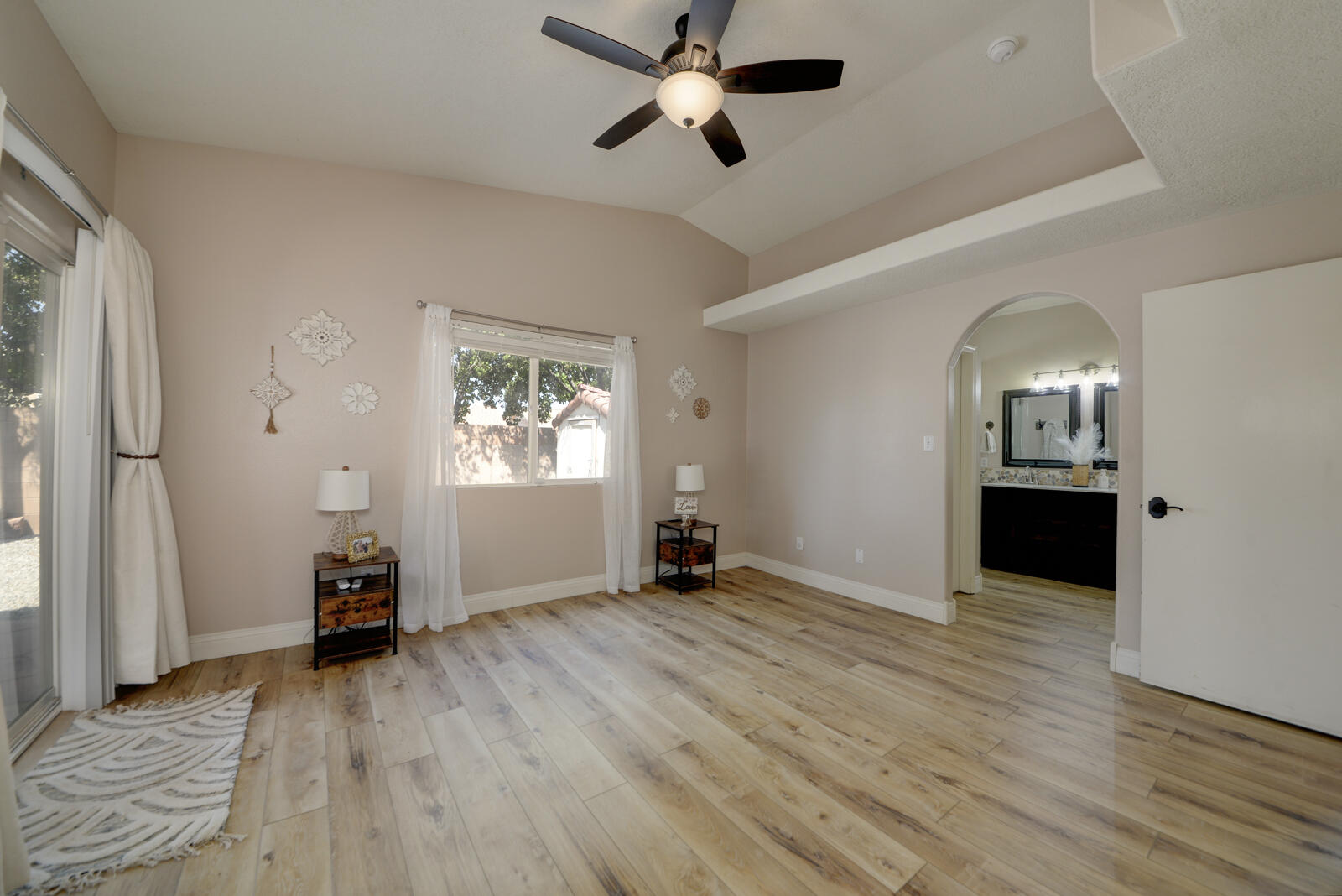 Photo 18 — 1012 Casa Maria Road NE