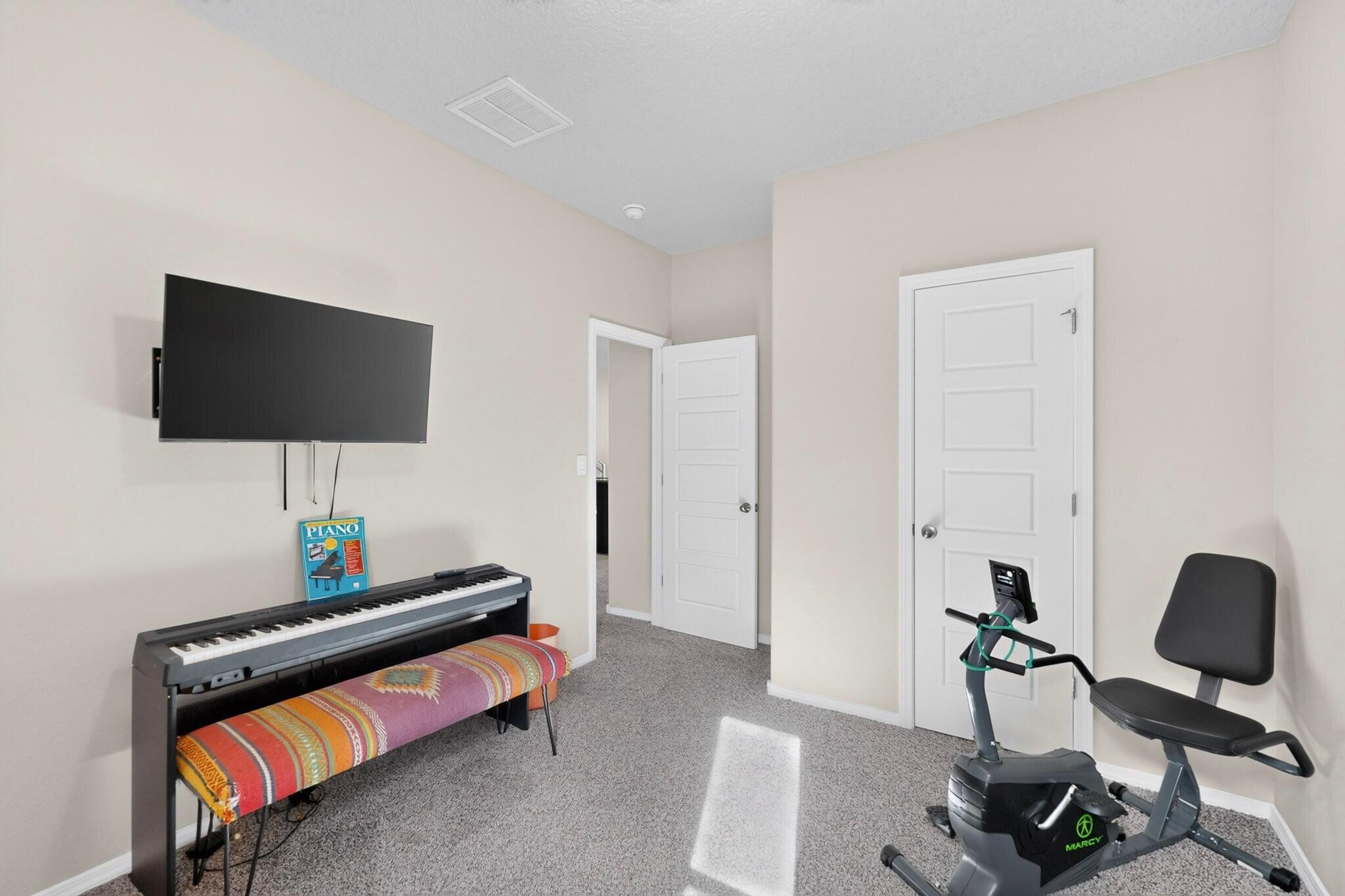 Photo 12 — 591 Turmalina Drive SE