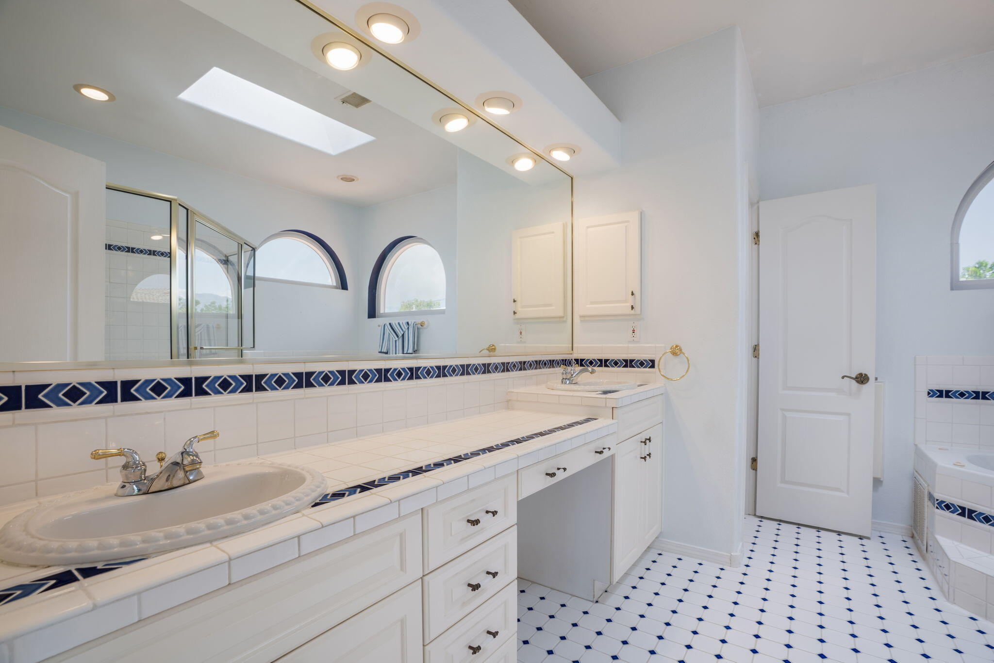 Photo 15 — 8900 Corona Avenue NE