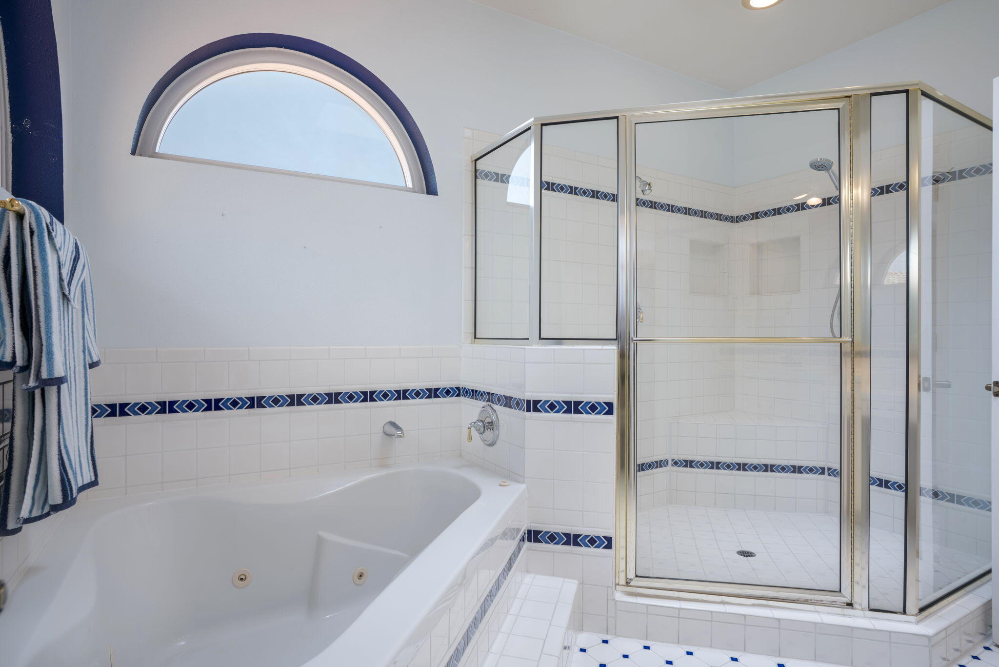 Photo 14 — 8900 Corona Avenue NE