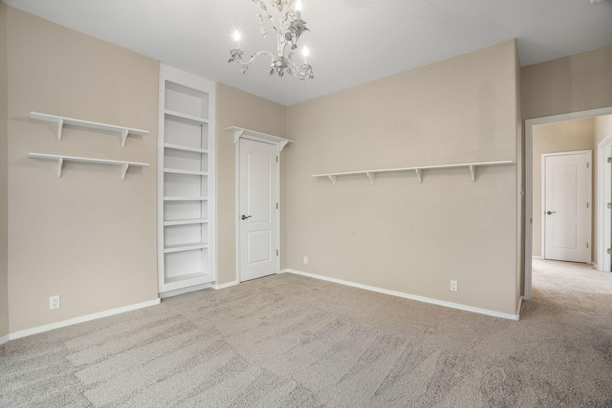 Photo 12 — 8900 Corona Avenue NE