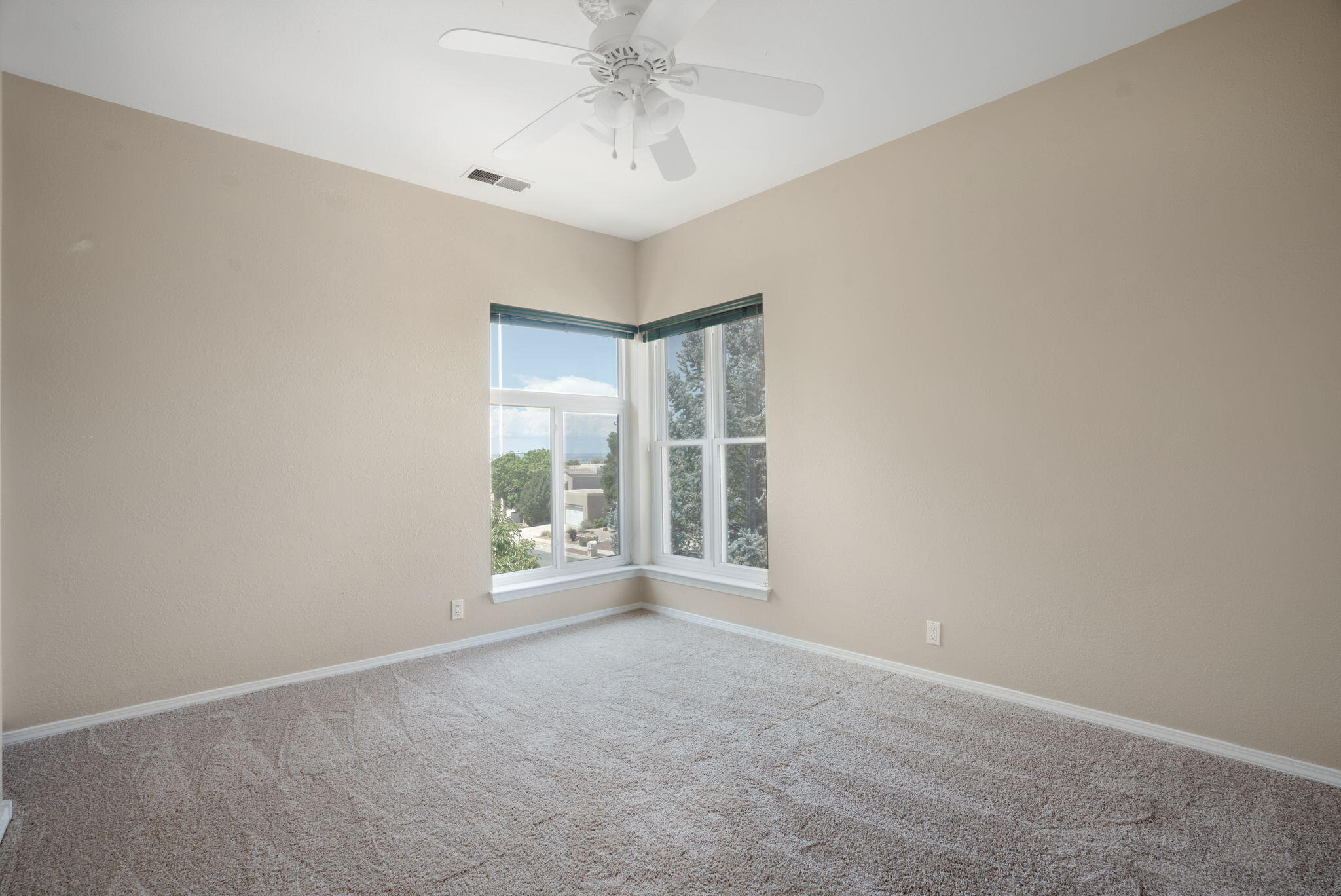 Photo 11 — 8900 Corona Avenue NE