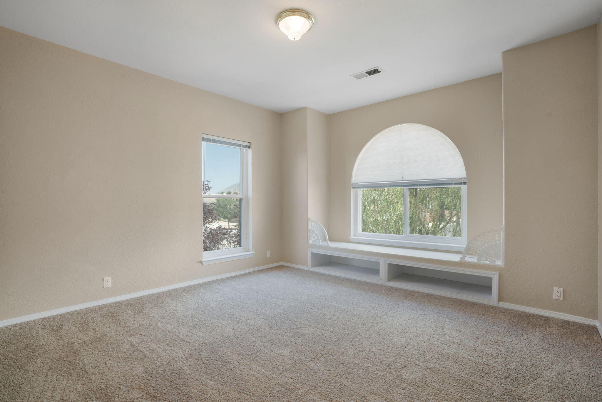 Photo 8 — 8900 Corona Avenue NE