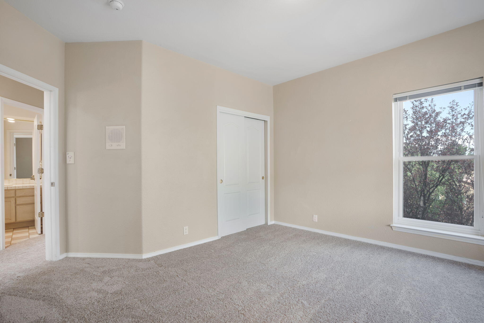 Photo 6 — 8900 Corona Avenue NE