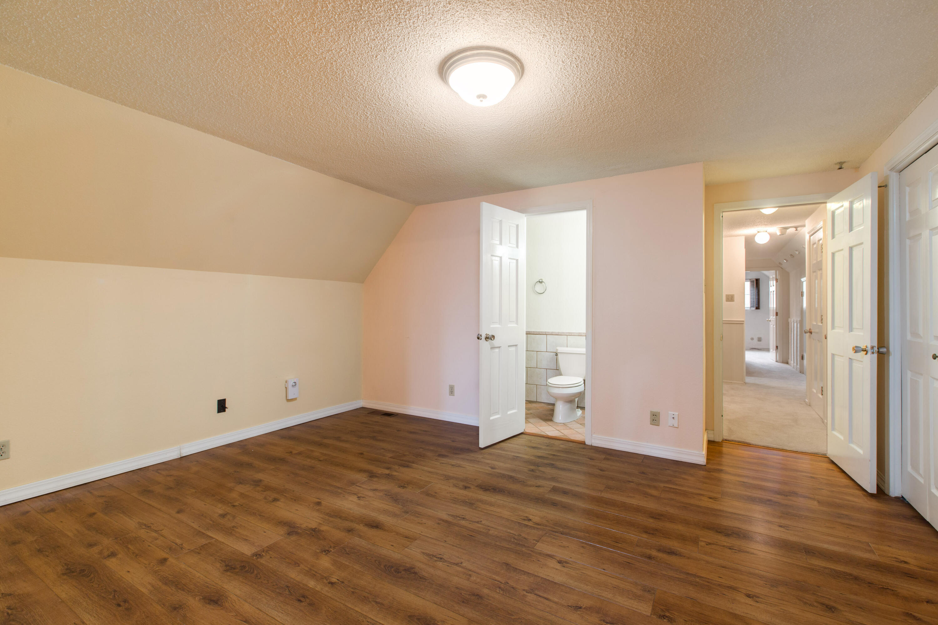 Photo 13 — 1020 Loyola Place NE