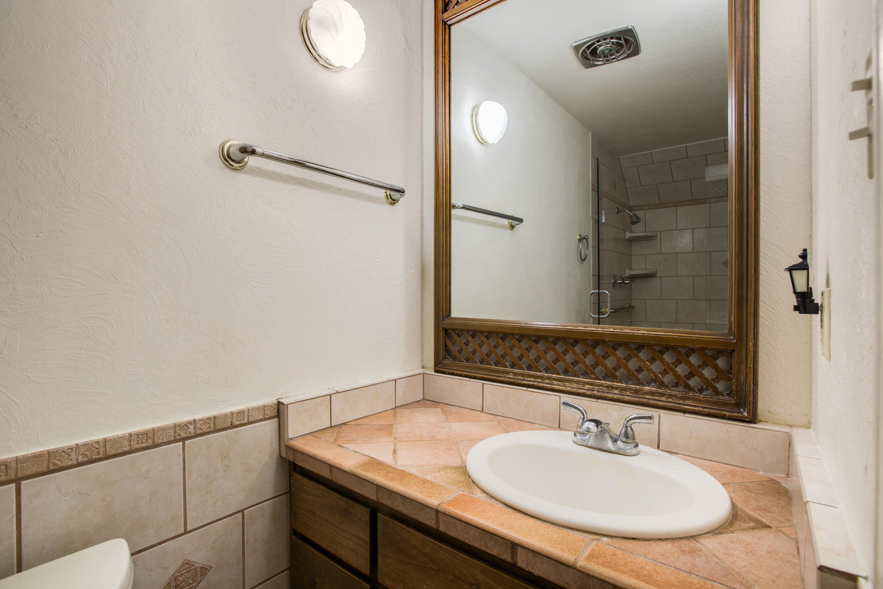 Photo 12 — 1020 Loyola Place NE