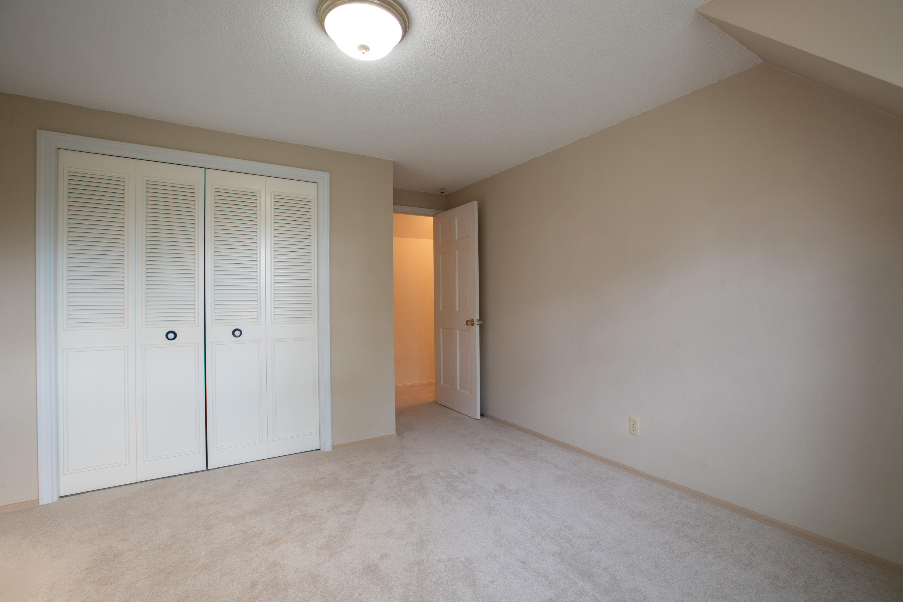 Photo 10 — 1020 Loyola Place NE