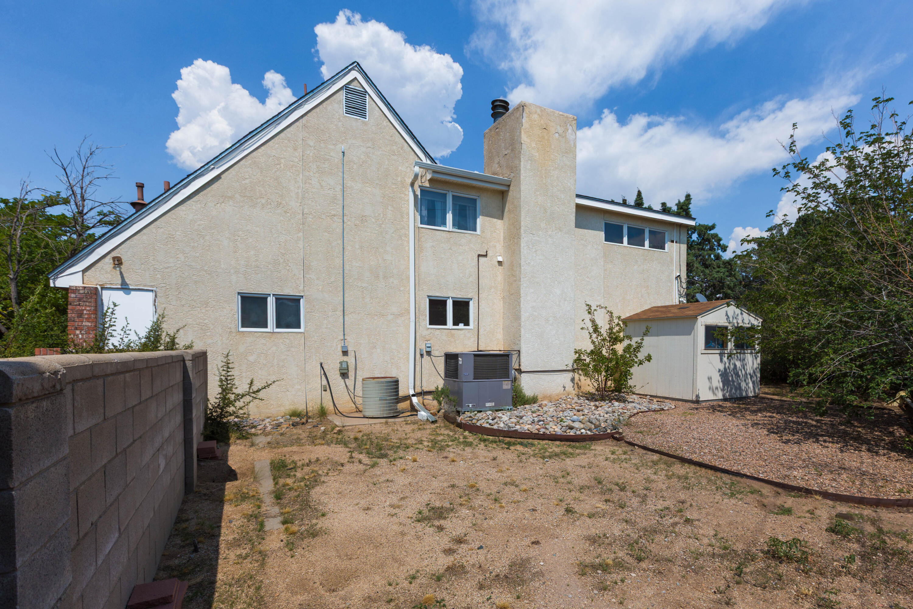 Photo 3 — 1020 Loyola Place NE