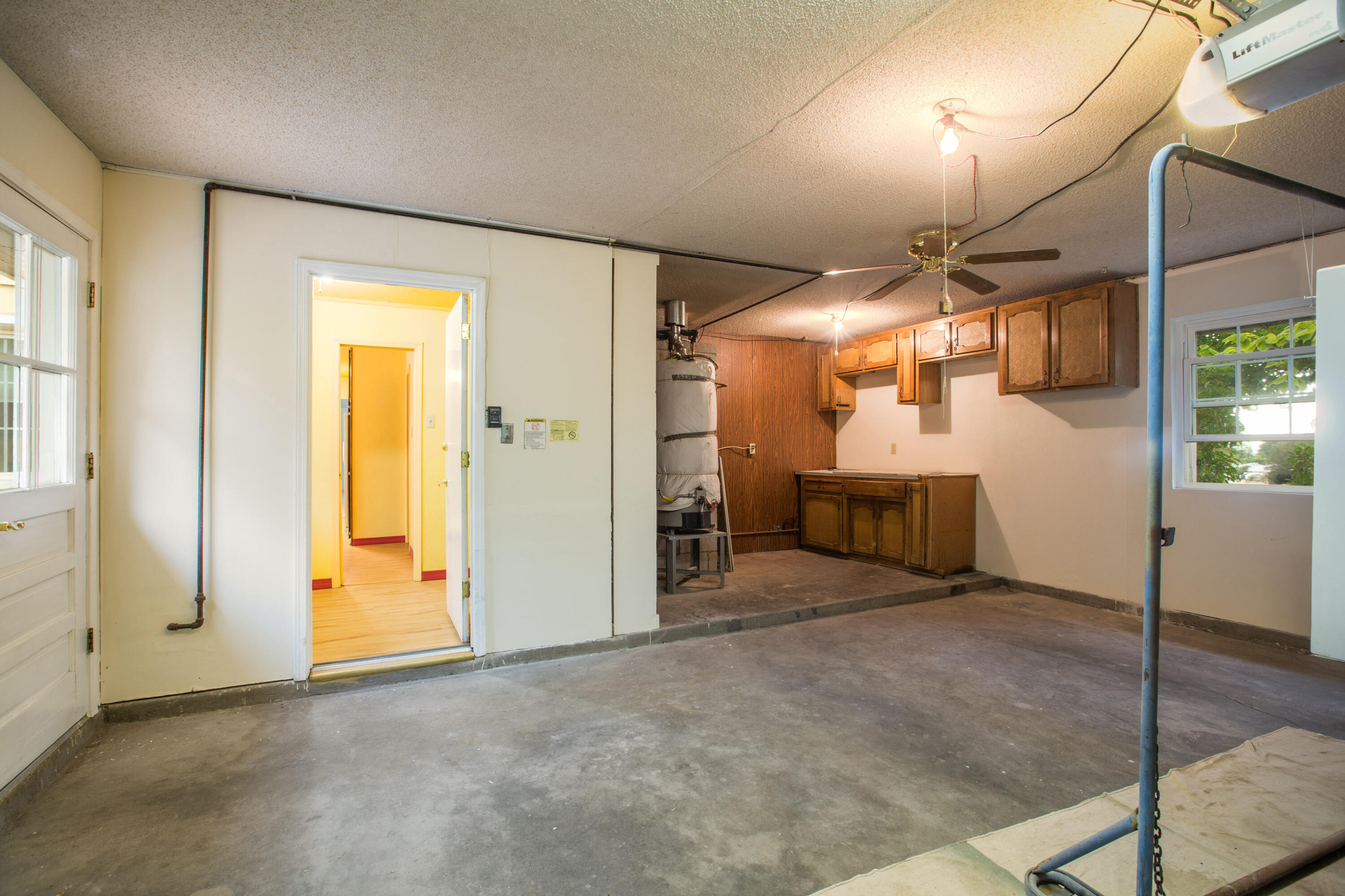 Photo 2 — 1020 Loyola Place NE
