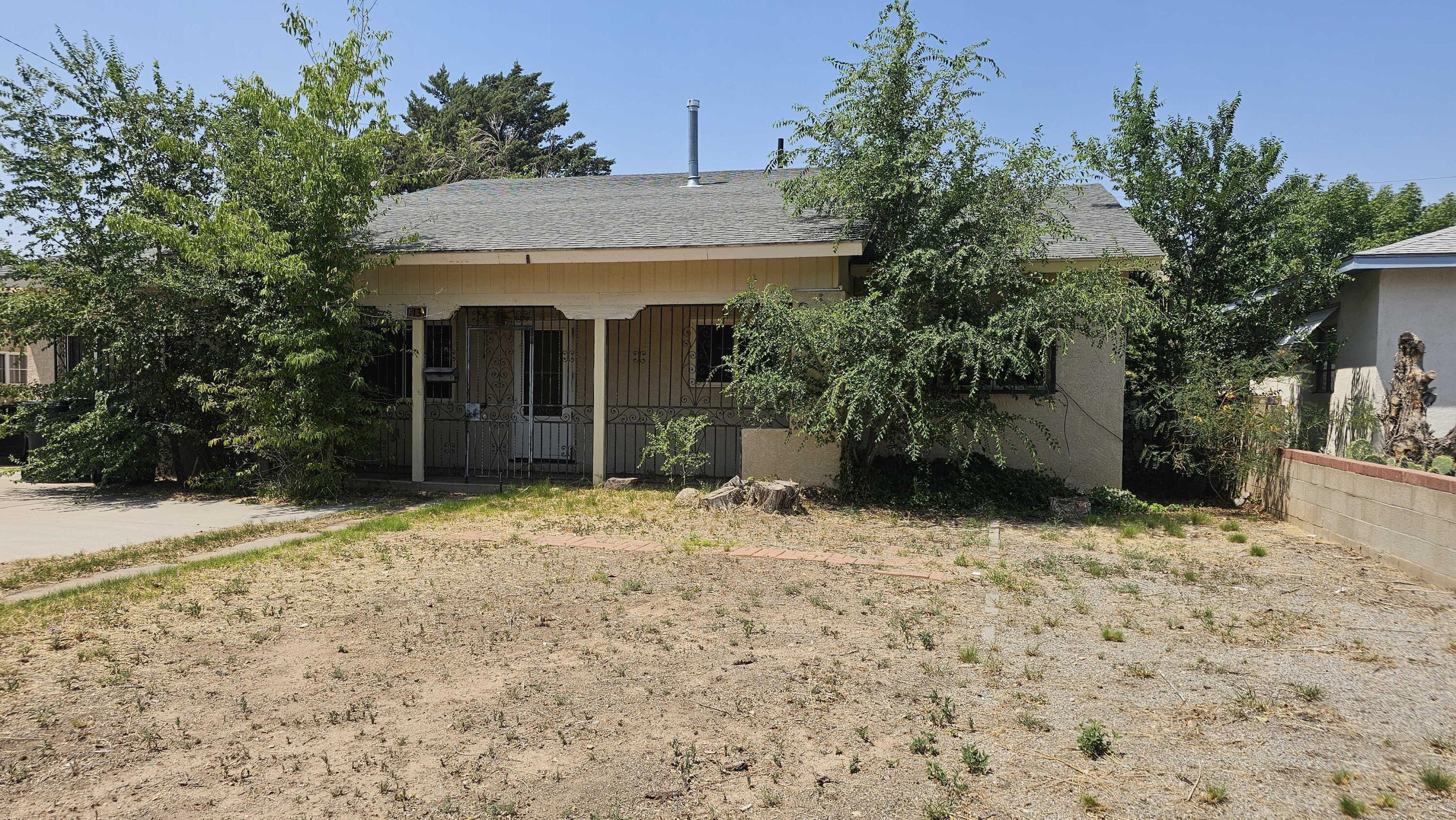 813 Indiana Street SE, Albuquerque, NM 87108