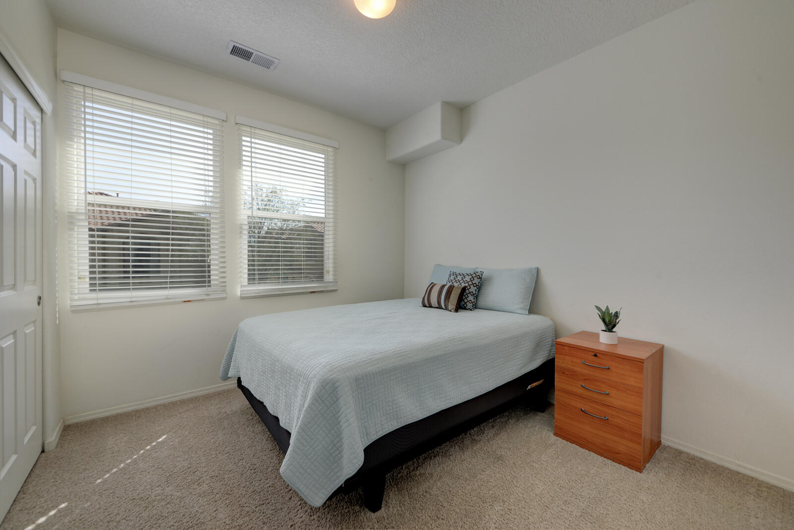 Photo 13 — 601 Menaul Boulevard NE UNIT 2201