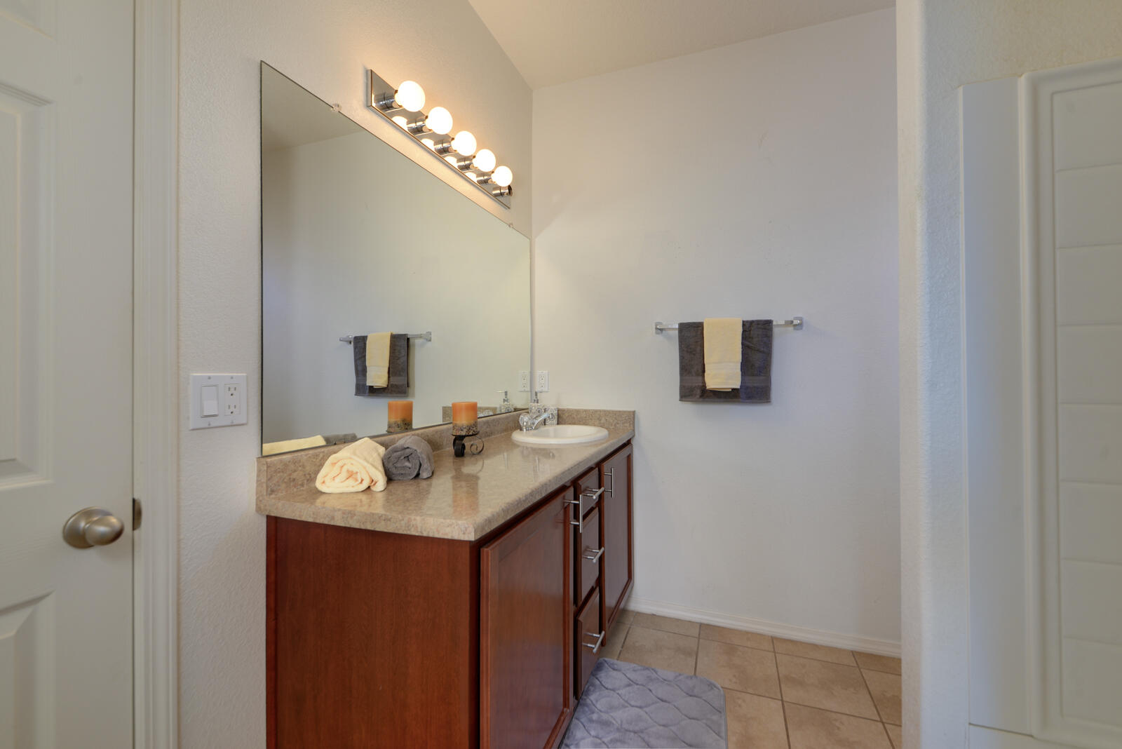 Photo 12 — 601 Menaul Boulevard NE UNIT 2201