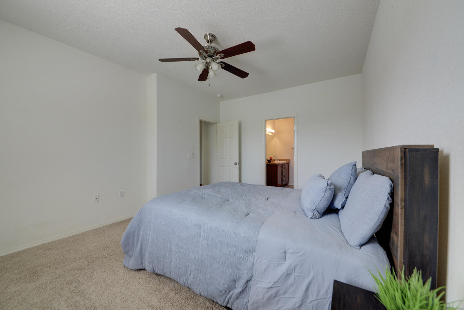 Photo 7 — 601 Menaul Boulevard NE UNIT 2201