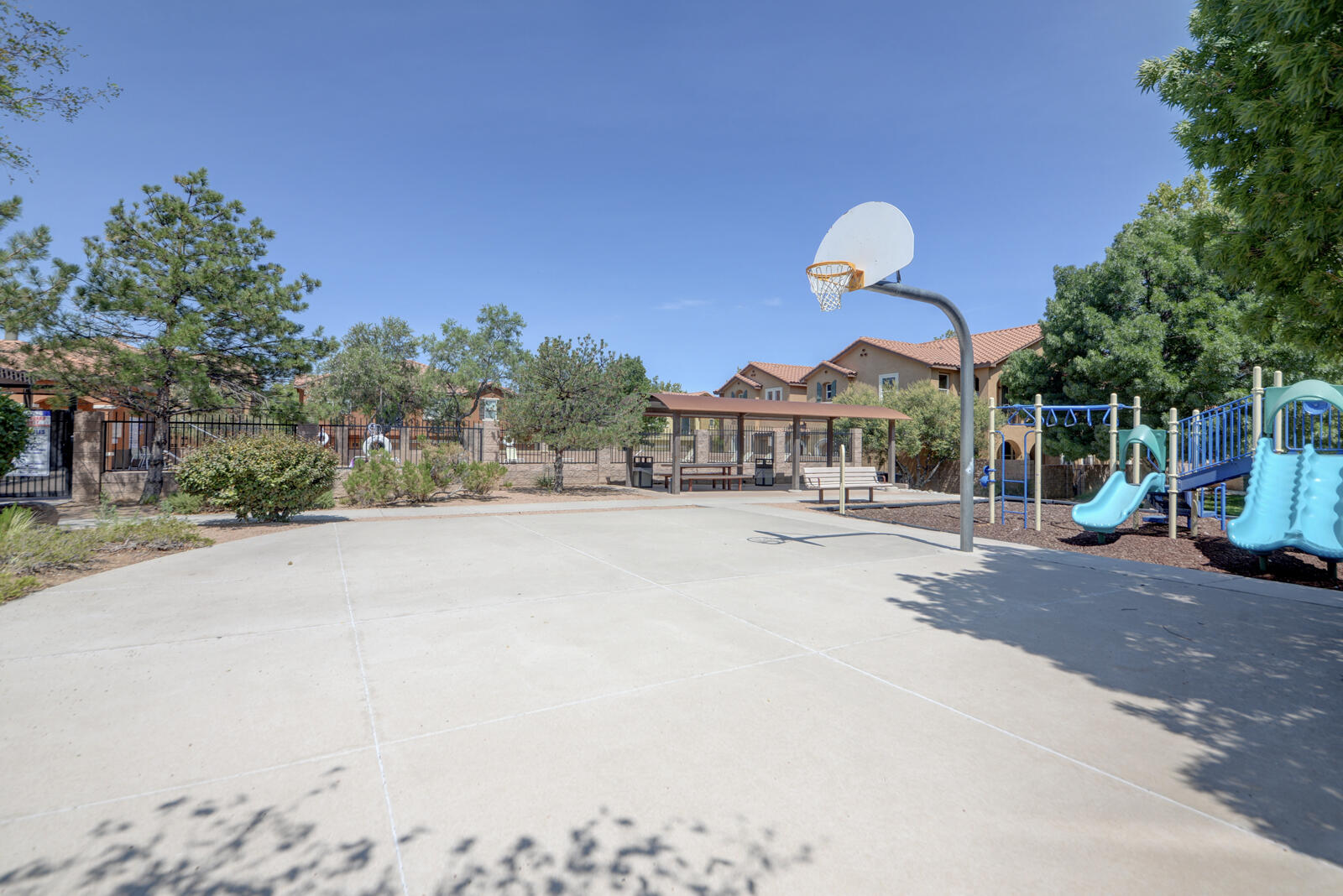 Photo 2 — 601 Menaul Boulevard NE UNIT 2201