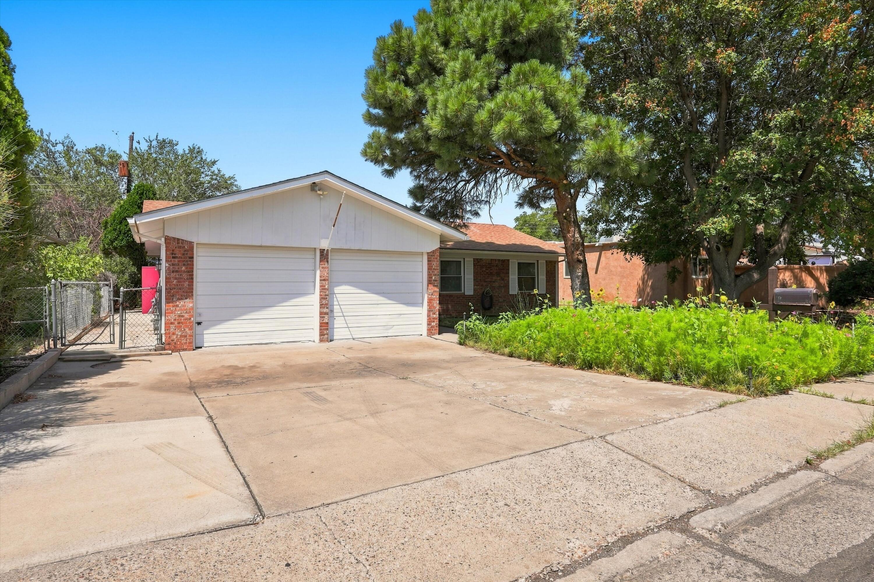 1913 Adonis Court NE