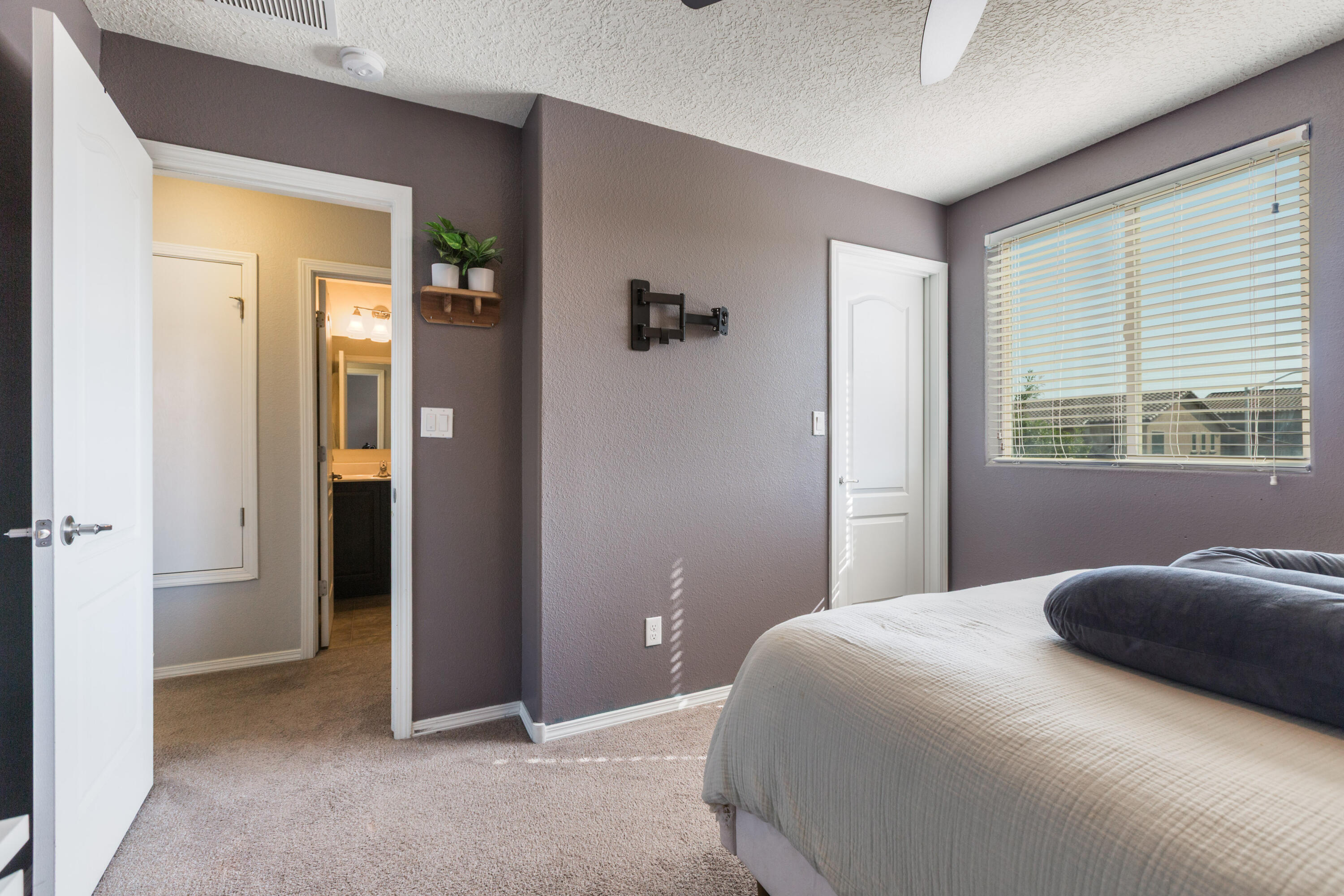 Photo 13 — 9528 Andesite Drive NW