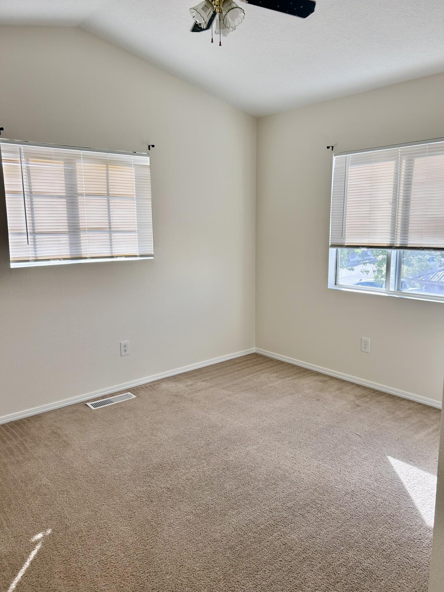Photo 4 — 6137 Vaughn Drive NE