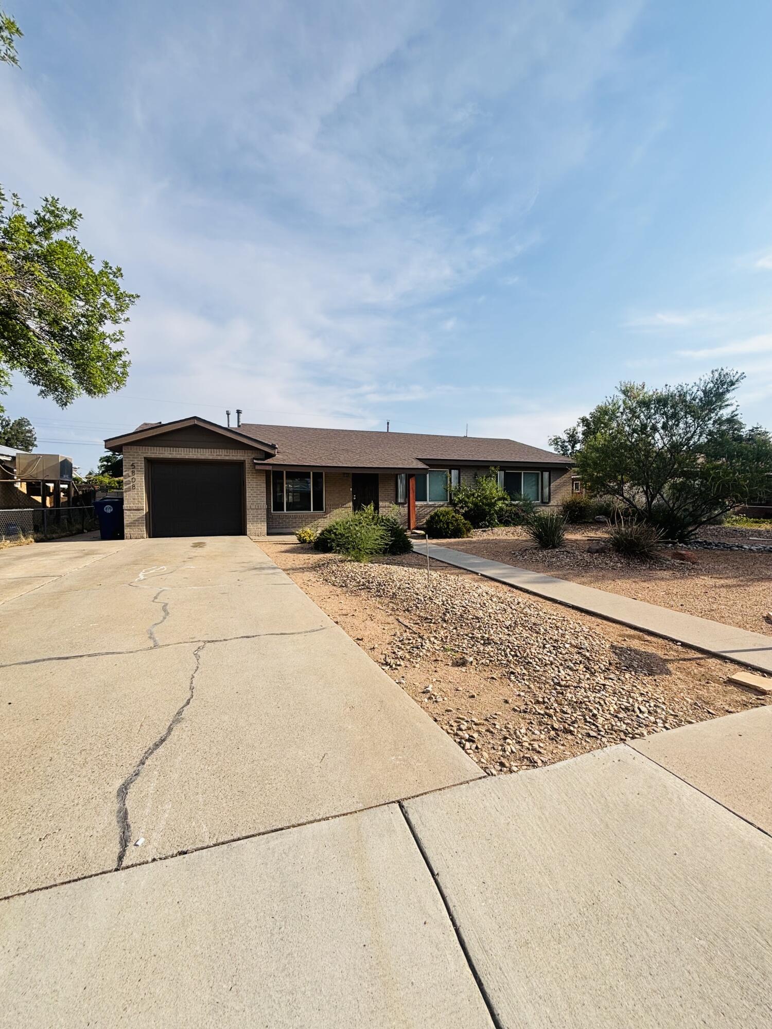 5808 Princess Jeanne Avenue NE, Albuquerque, NM 87110