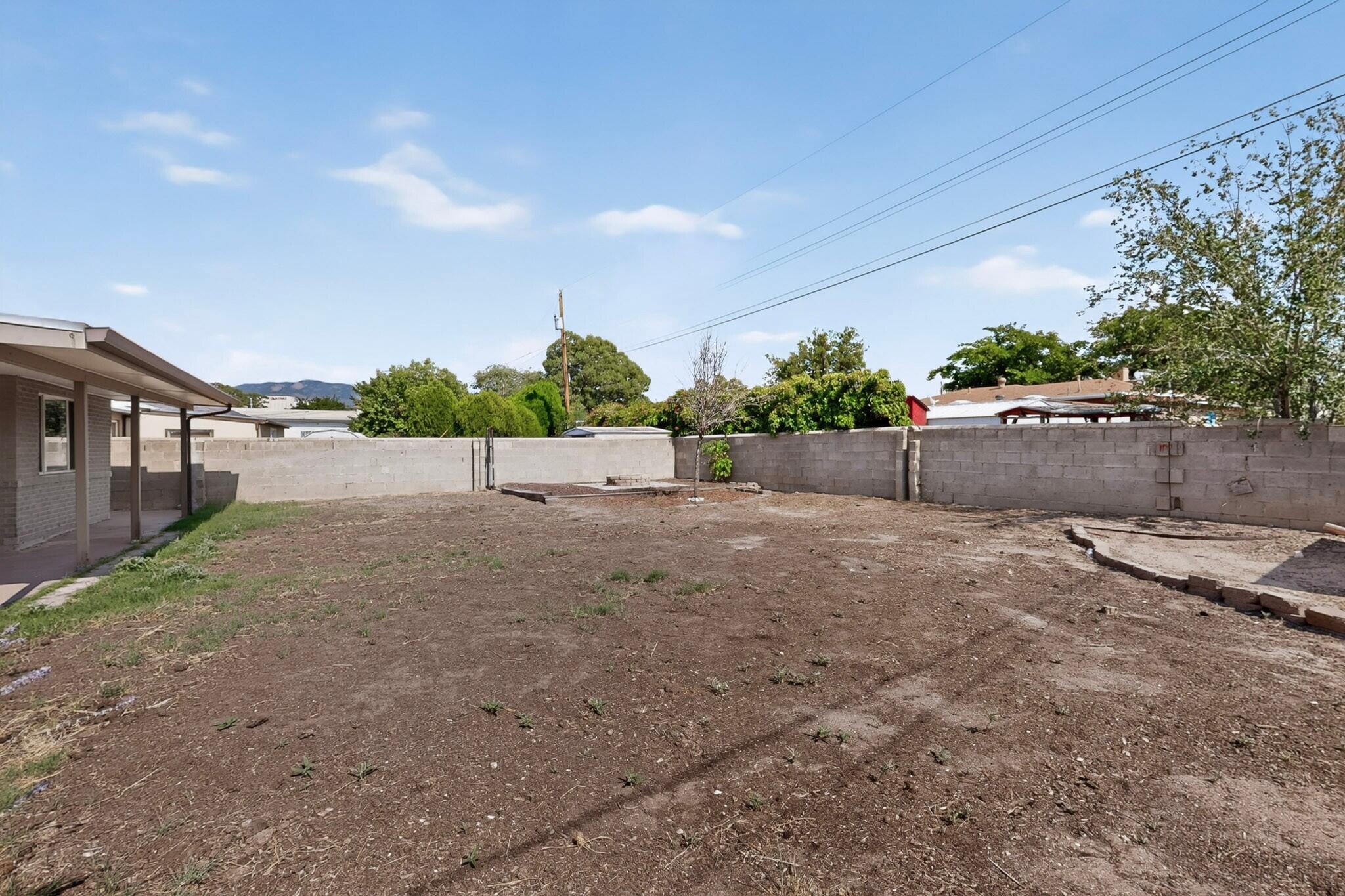 Photo 5 — 5808 Princess Jeanne Avenue NE