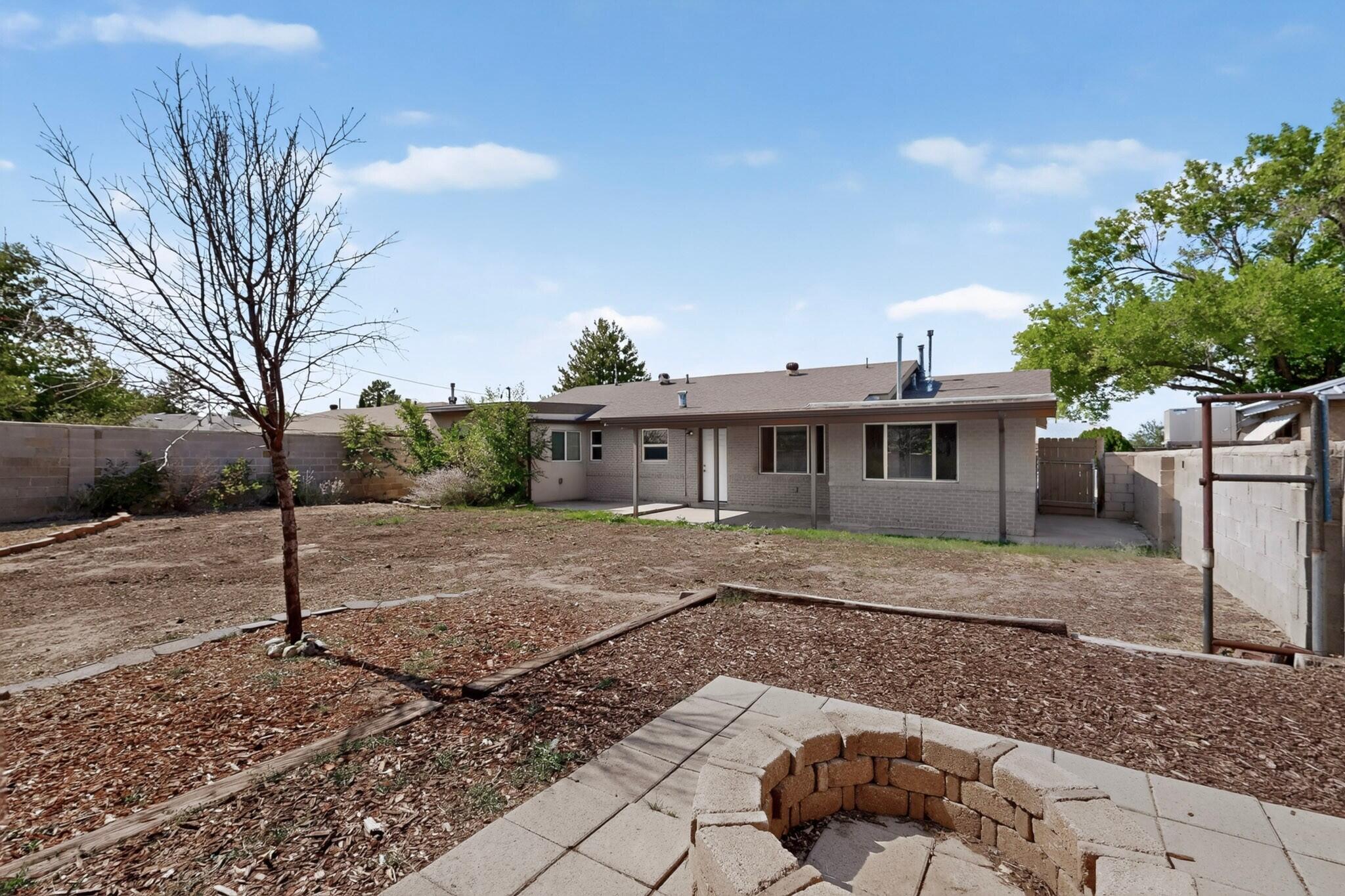 Photo 4 — 5808 Princess Jeanne Avenue NE